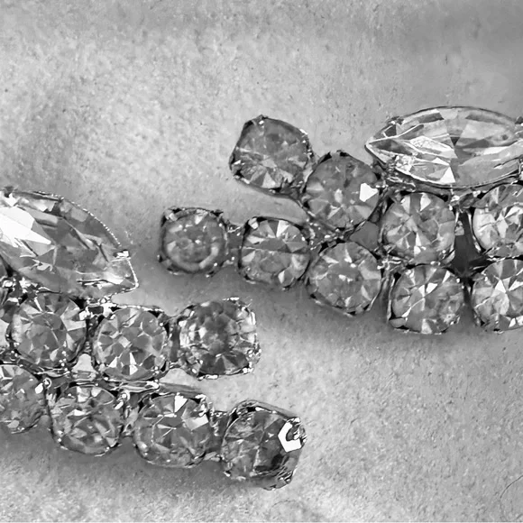 Vintage 1950s Rhinestone Paddle Clip-On Earrings Silver Tone Mid Century Sparkle - Picture 4 of 6